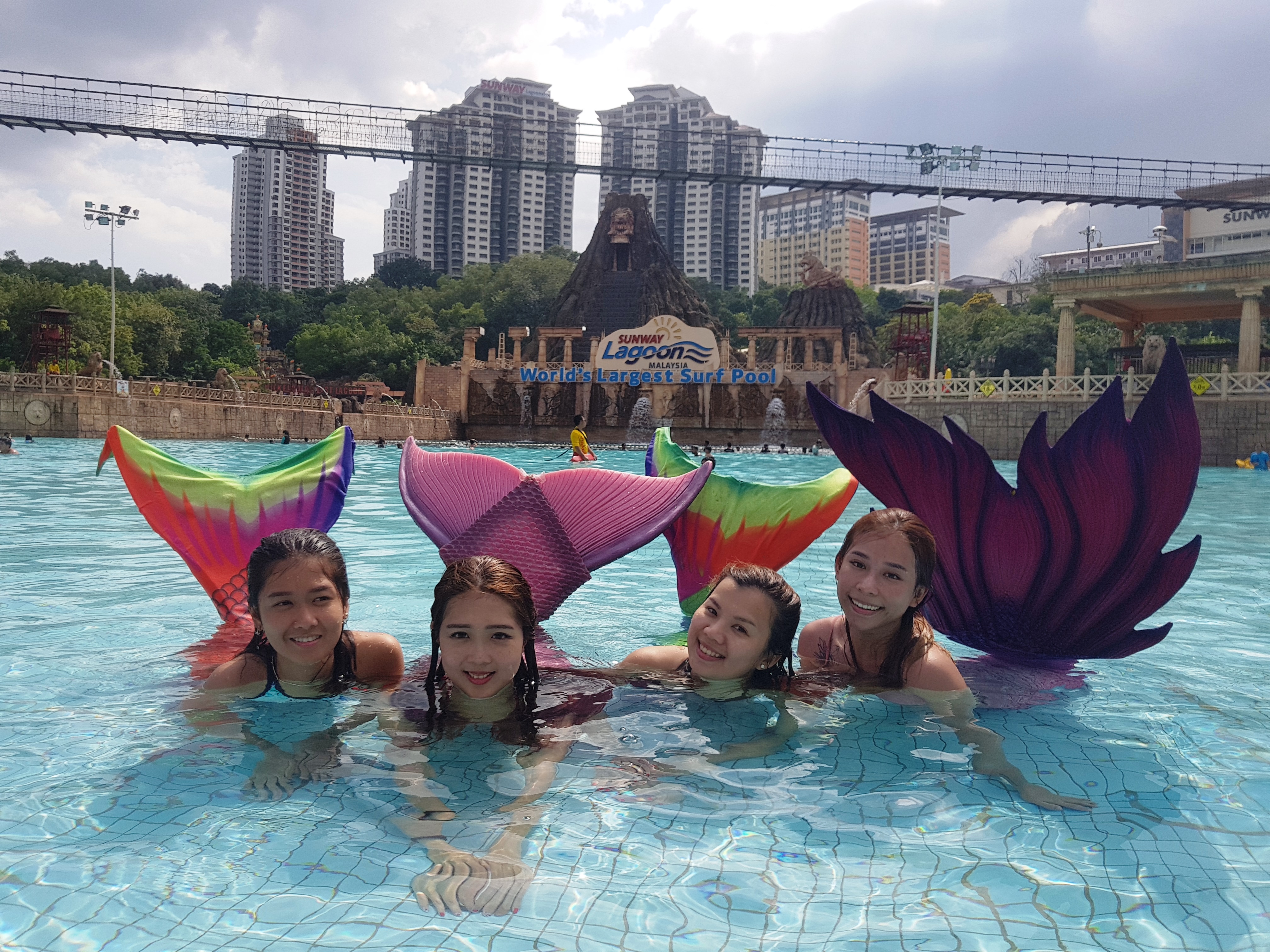 Sunway Lagoon Say hi to the mermaid, guys!